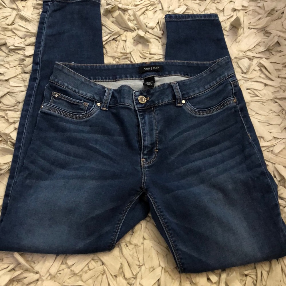 White House Black Market jean size 8 ankle skimmer